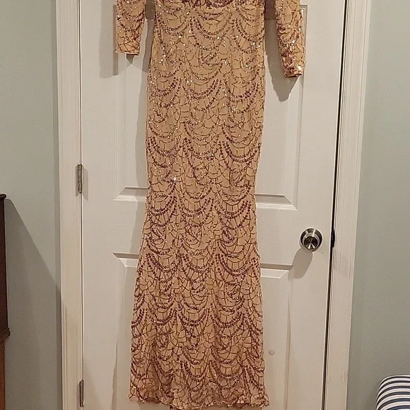 Elegant Gold Sequin Evening Gown - Picture 4 of 16
